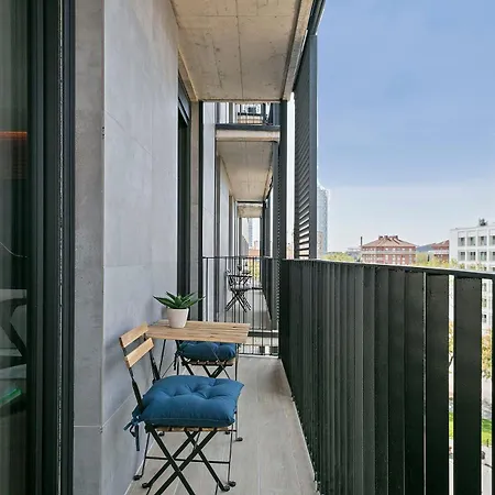 3 Bedroom Cozy In Joan Austria Apartman *